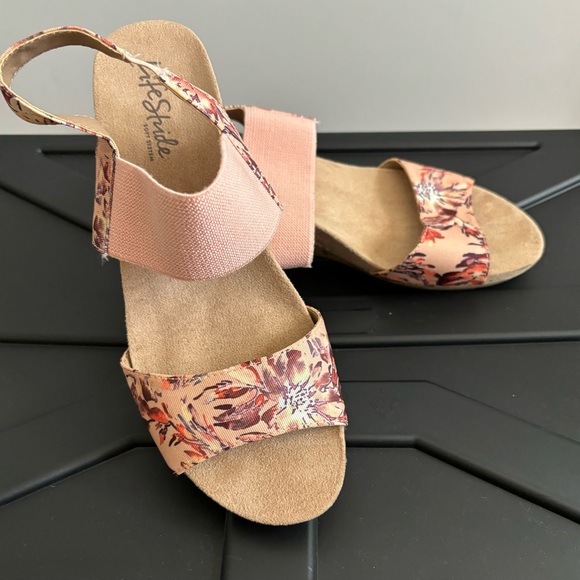 Life Stride Blush Multicolored Floral Pattern Size 6.5 - Picture 3 of 8